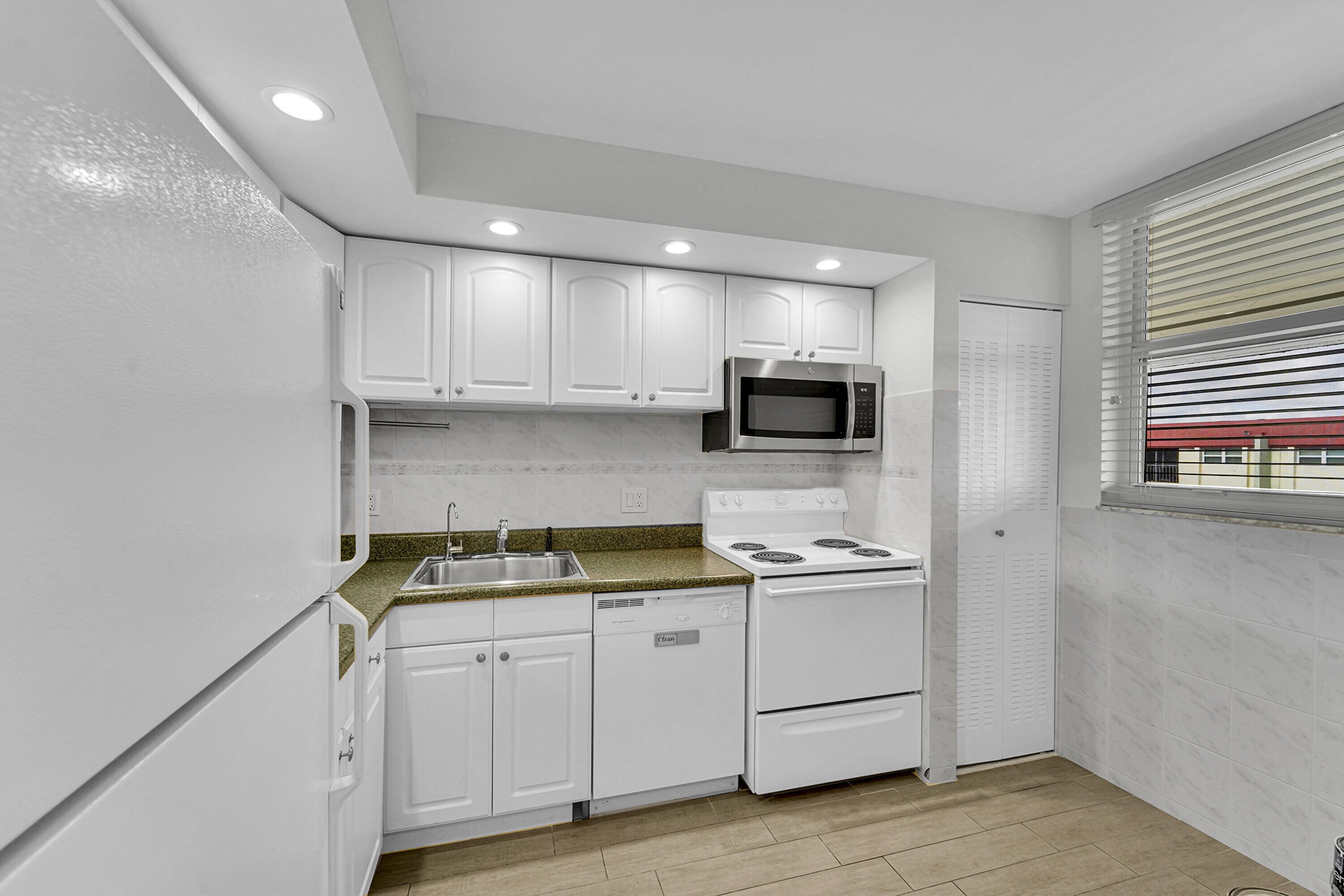 CROSS FOX CONDO - Residential Lease