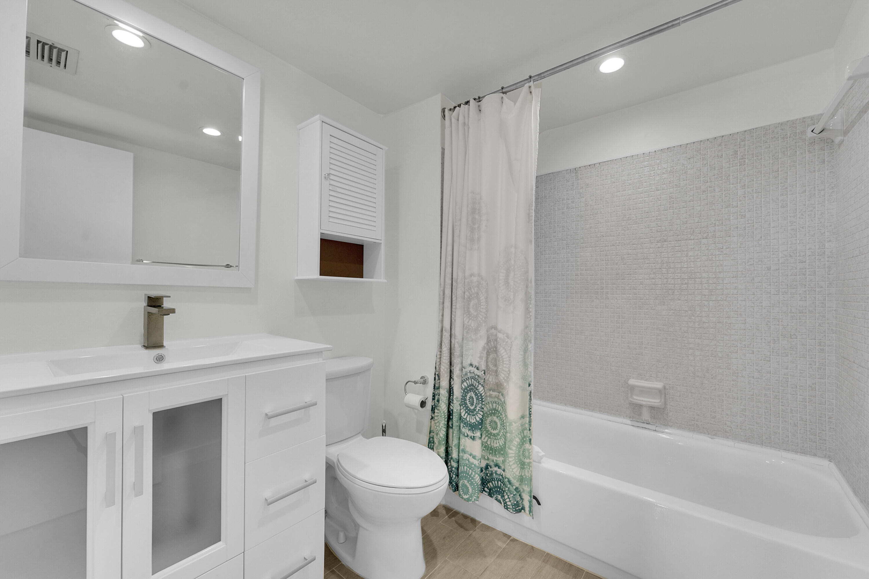 CROSS FOX CONDO - Residential Lease