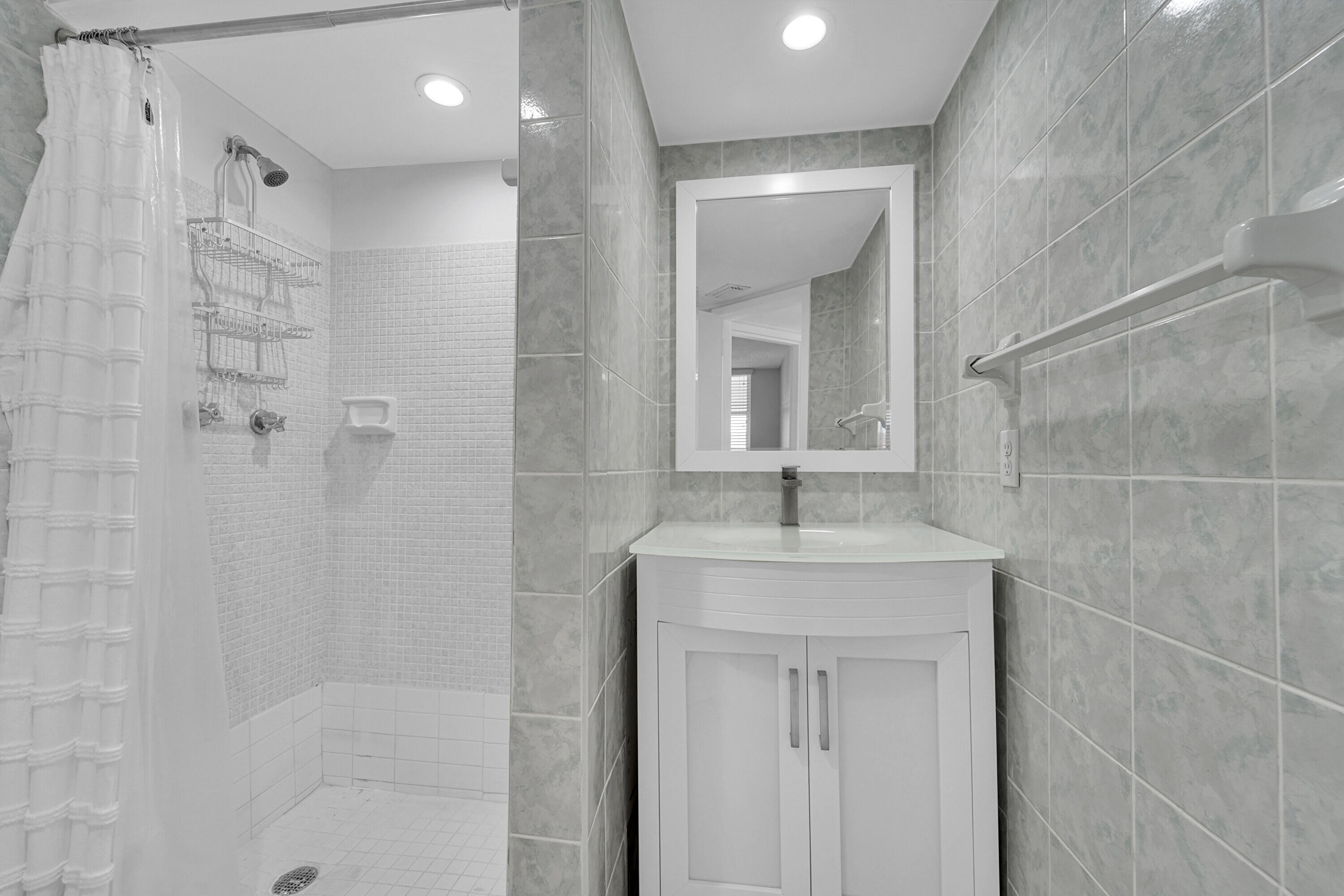 CROSS FOX CONDO - Residential Lease