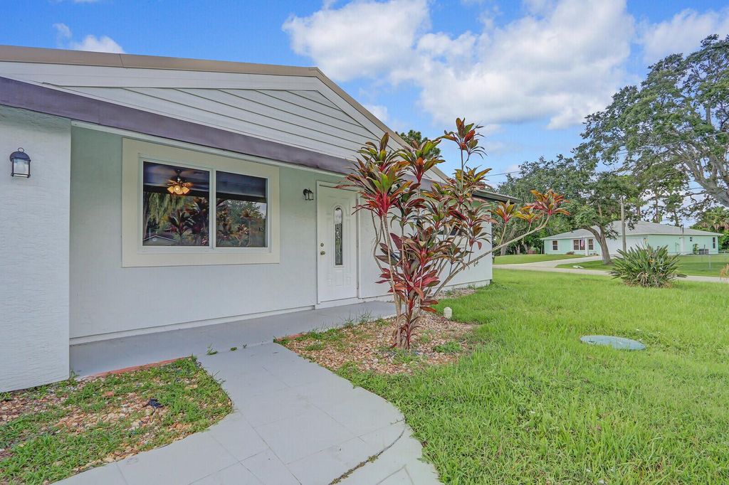 Photo of 119 SE Camino Street, Port Saint Lucie, FL 34952 (MLS # R11005427)