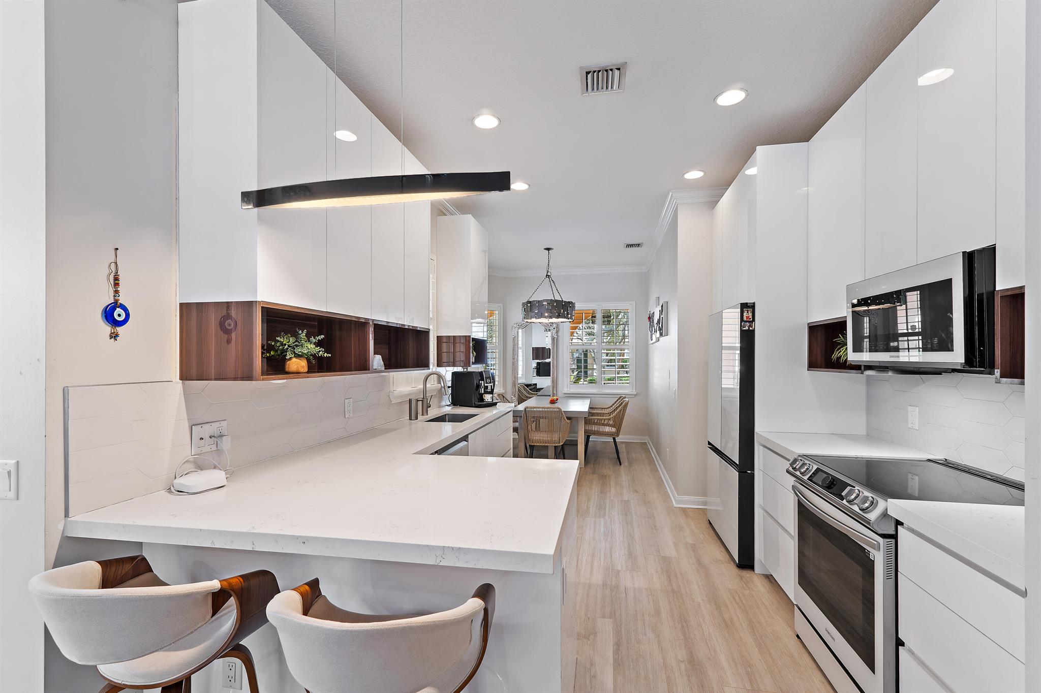 231 Caravelle Drive