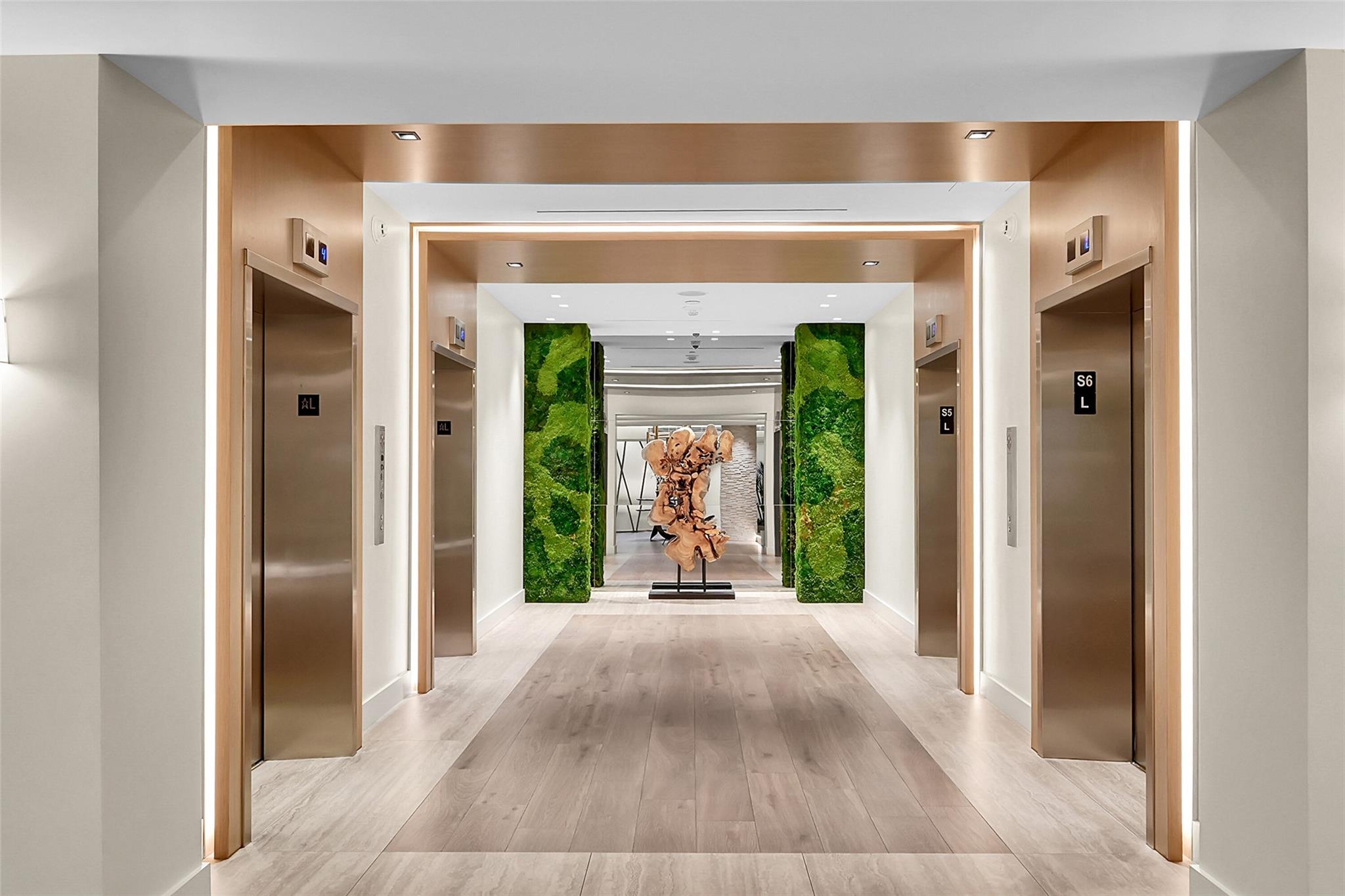 Roney Palace - Residential