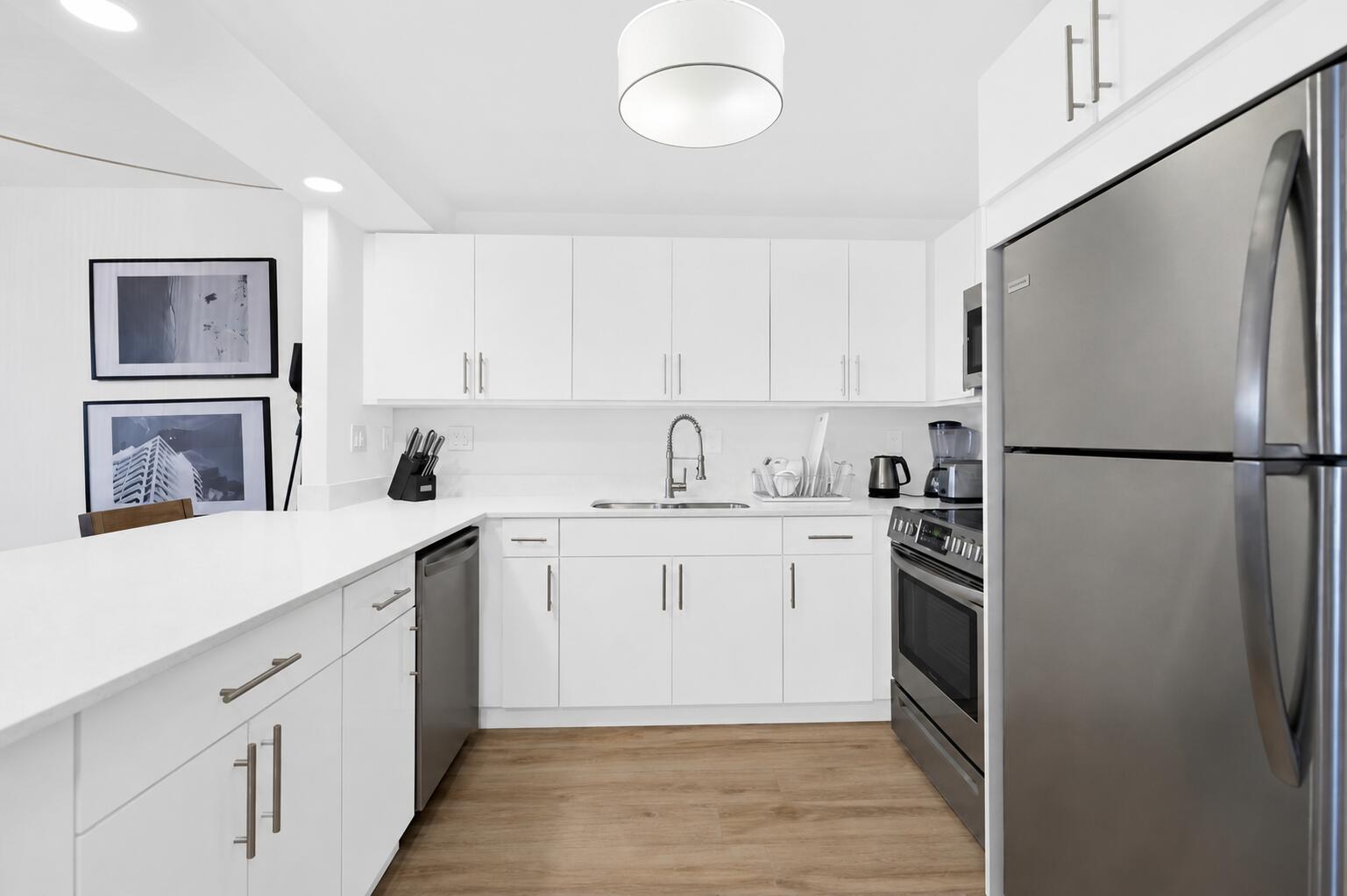 2301 Collins Avenue 323