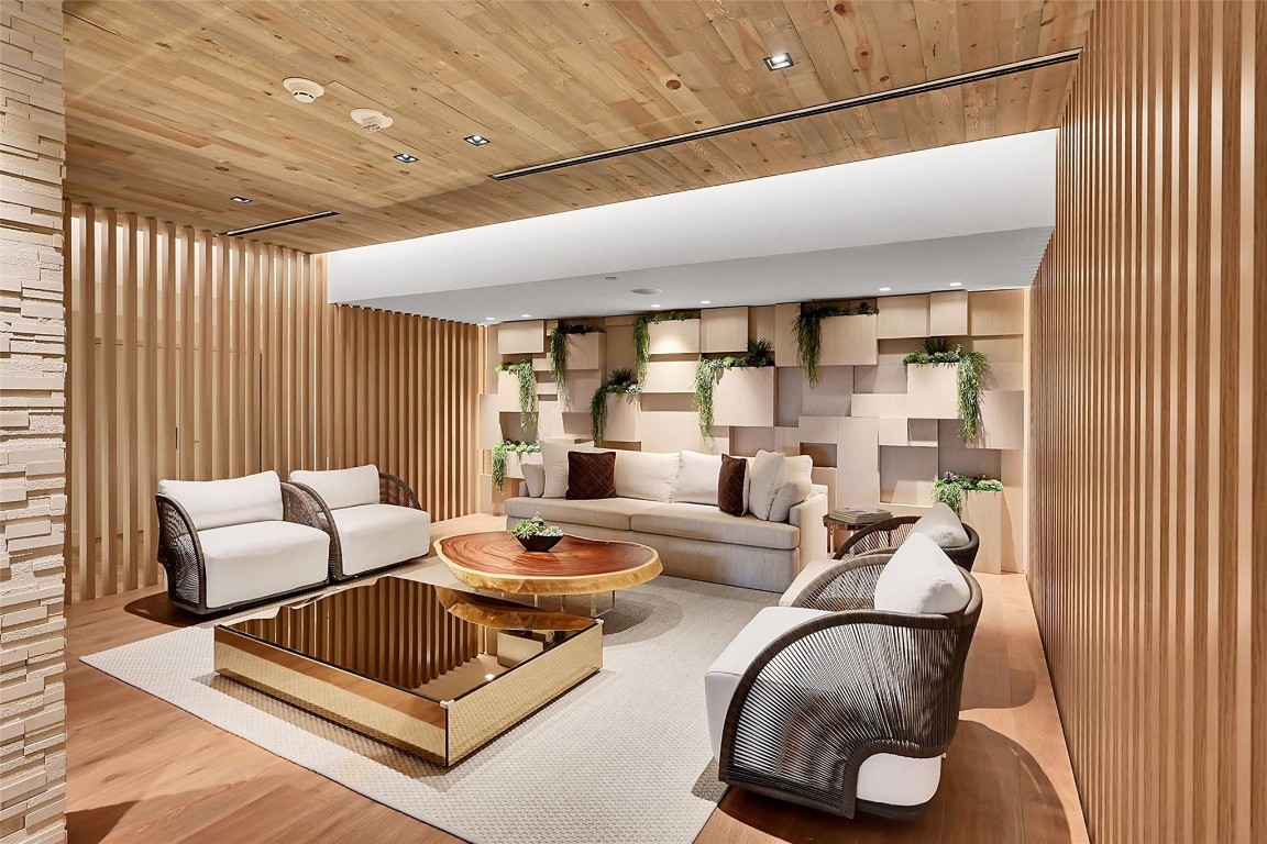 Roney Palace - Residential