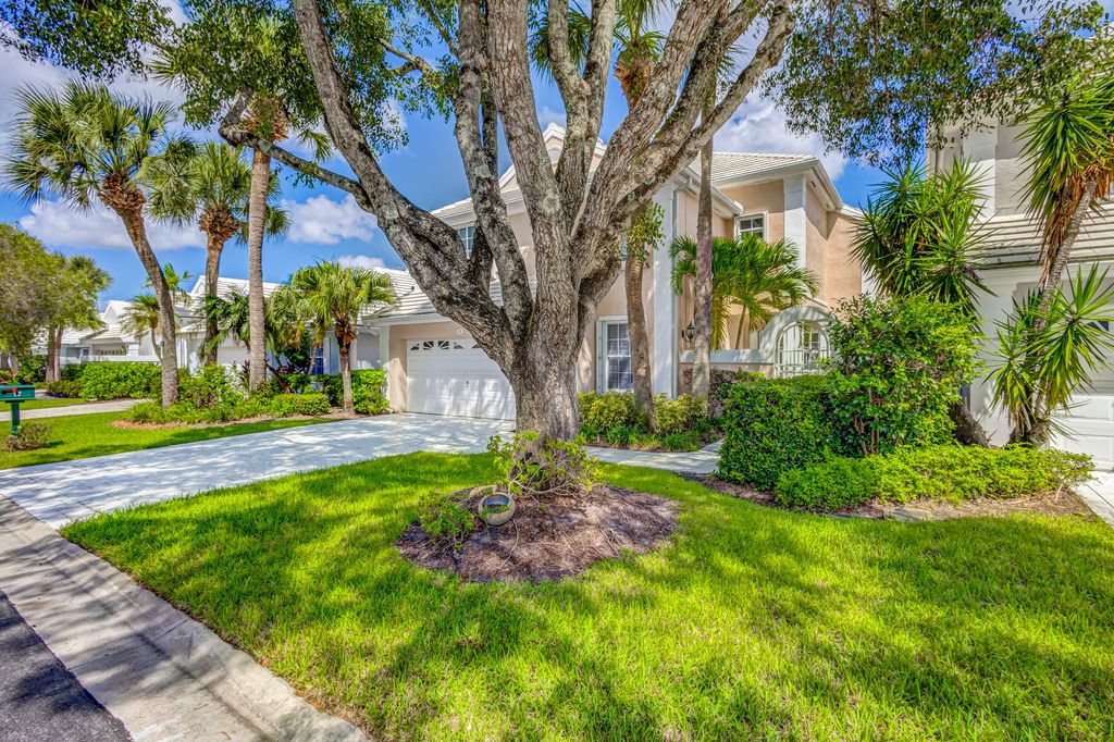 Photo of 17 Selby Lane, Palm Beach Gardens, FL 33418 (MLS # R11168120)