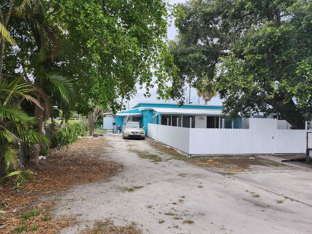 Photo of 119 S PRICE Street S, Lake Worth, FL 33461 (MLS # B26092181)