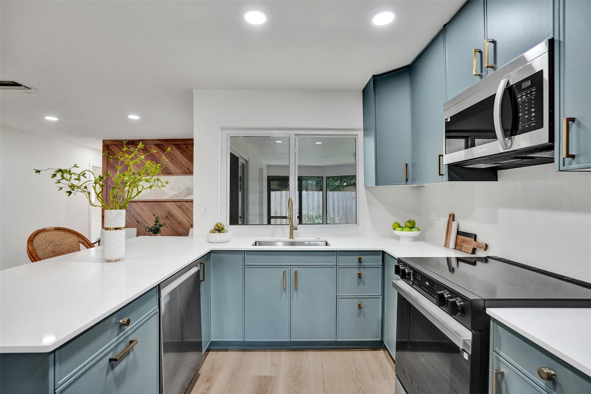 TROPIC PALMS 1 - Residential
