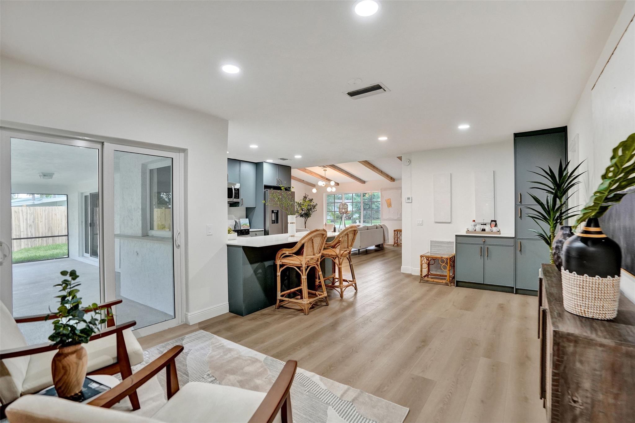 TROPIC PALMS 1 - Residential