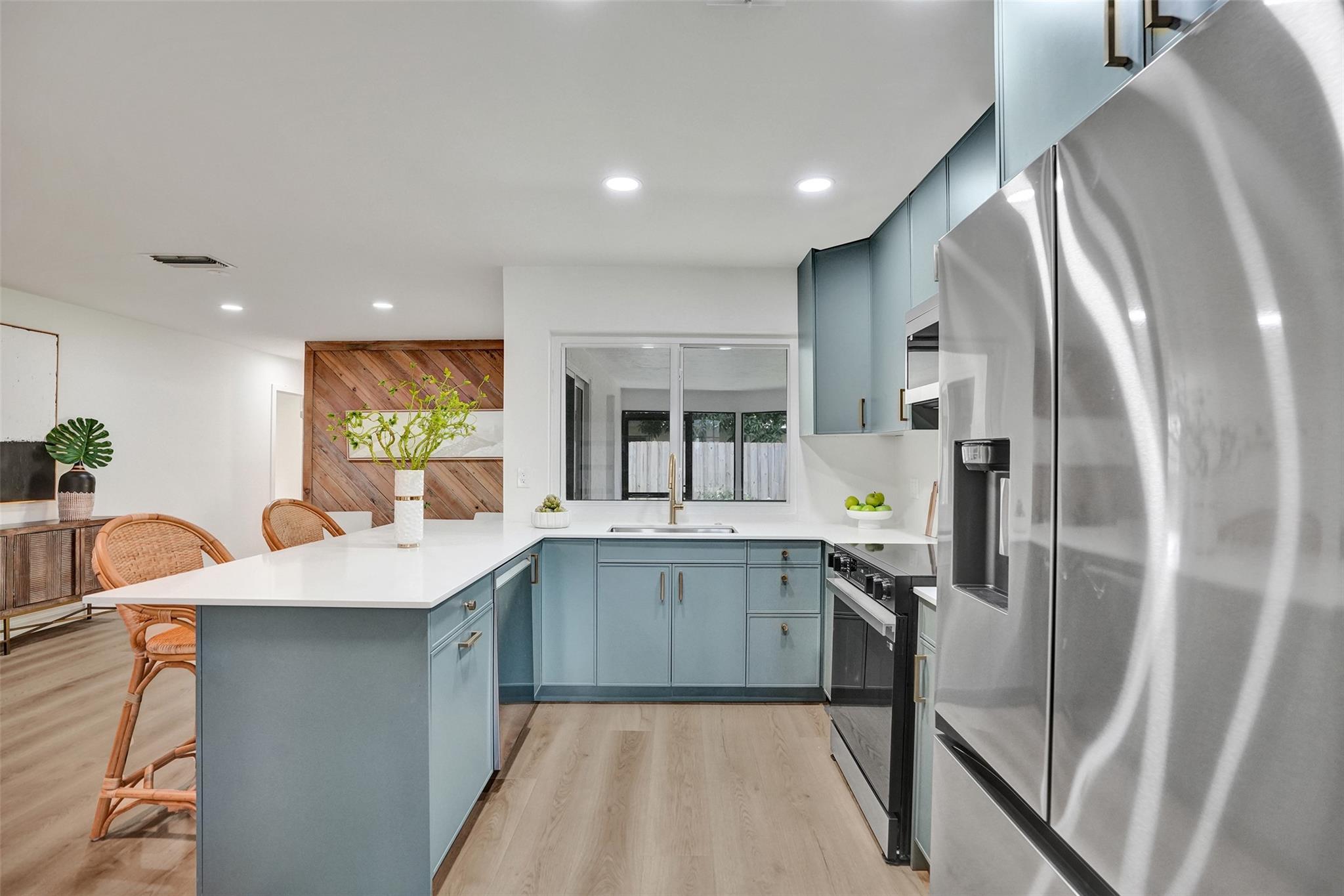 TROPIC PALMS 1 - Residential