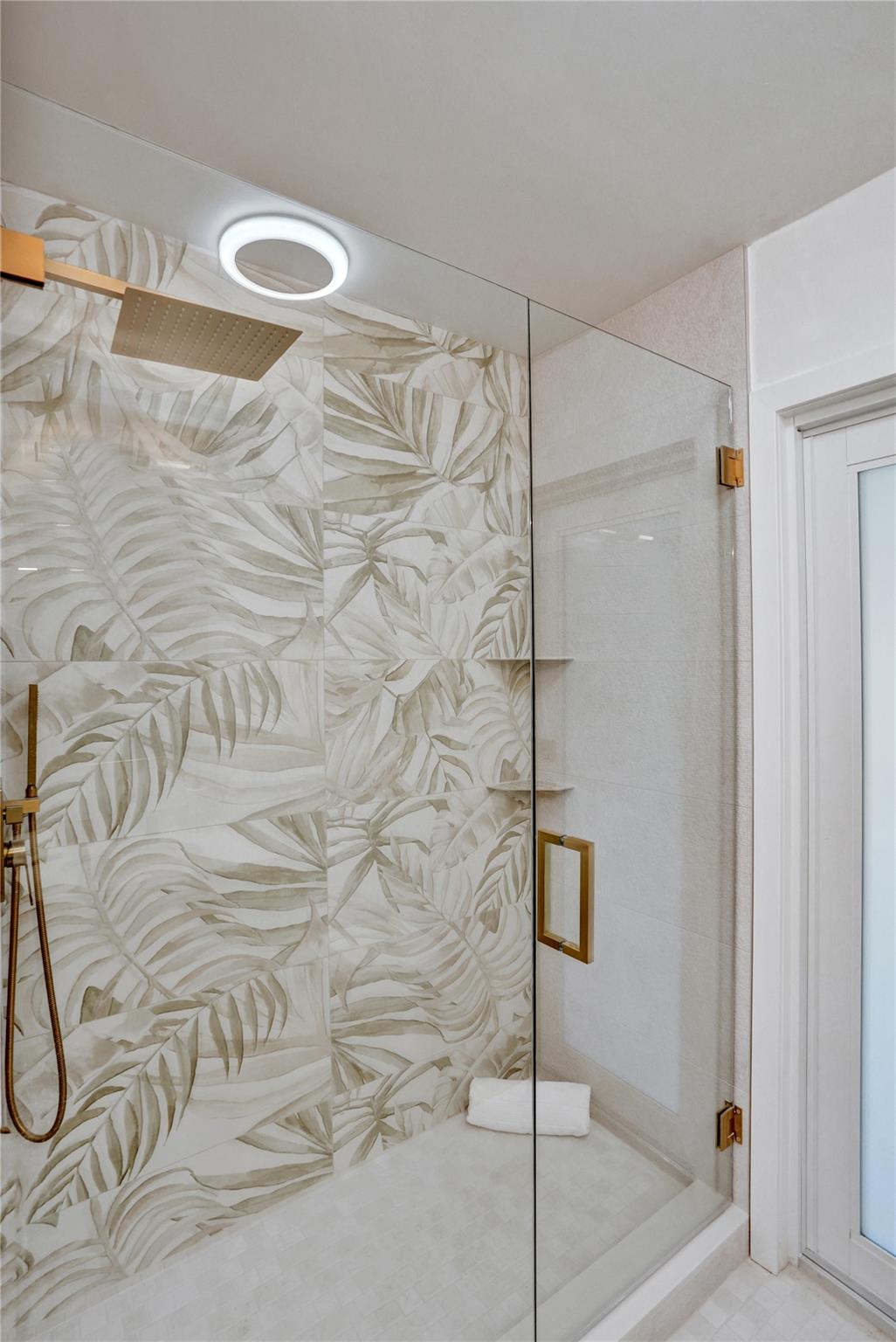 TROPIC PALMS 1 - Residential