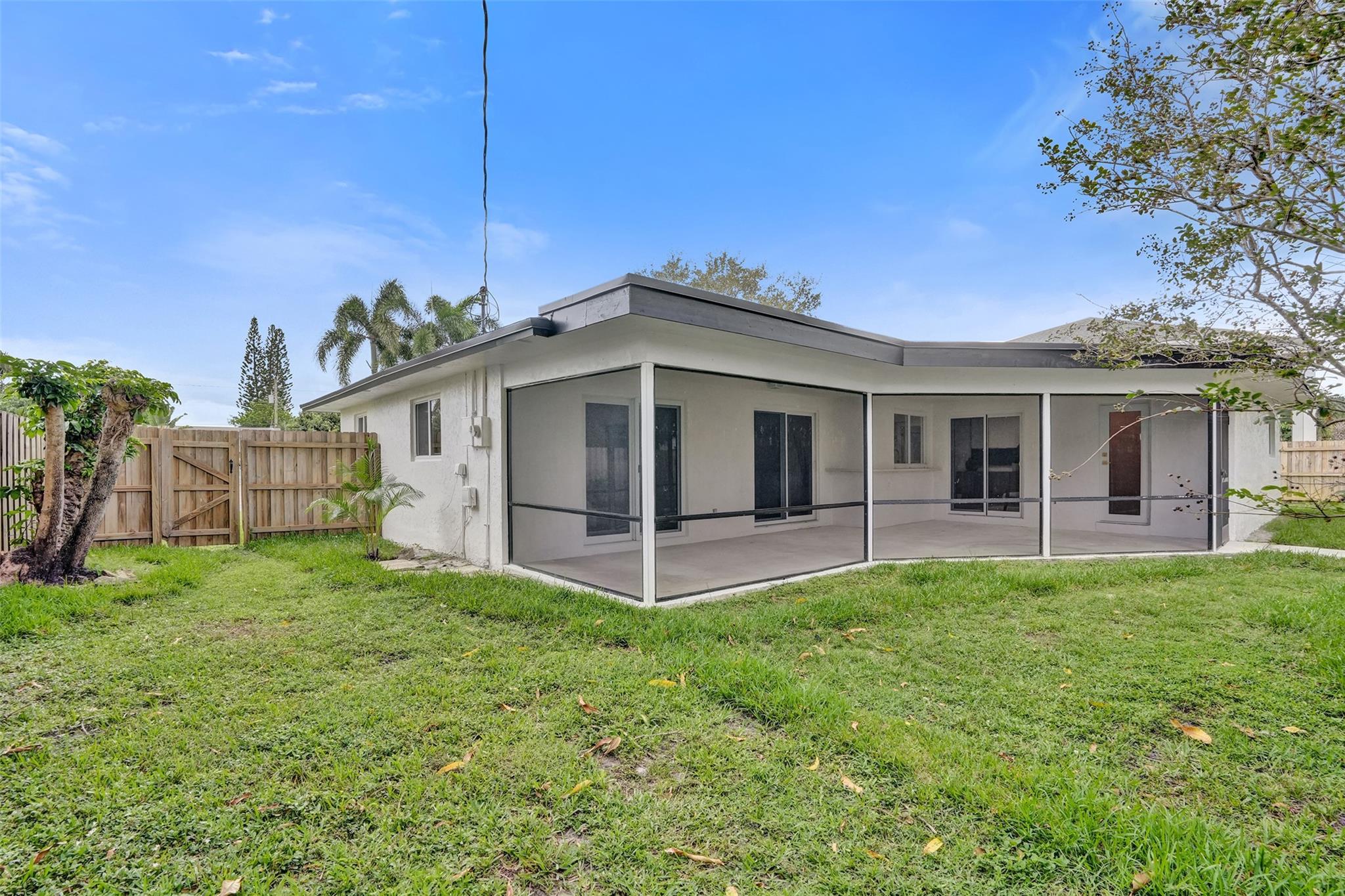 TROPIC PALMS 1 - Residential