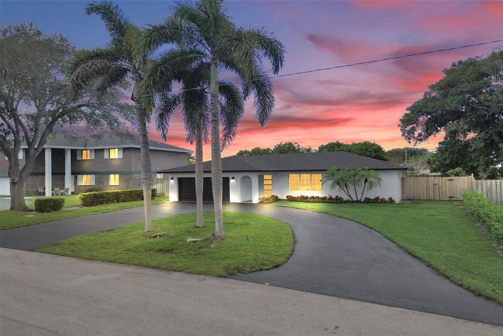 Photo of 632 Ibis Dr, Delray Beach, FL 33444 (MLS # F10531856)