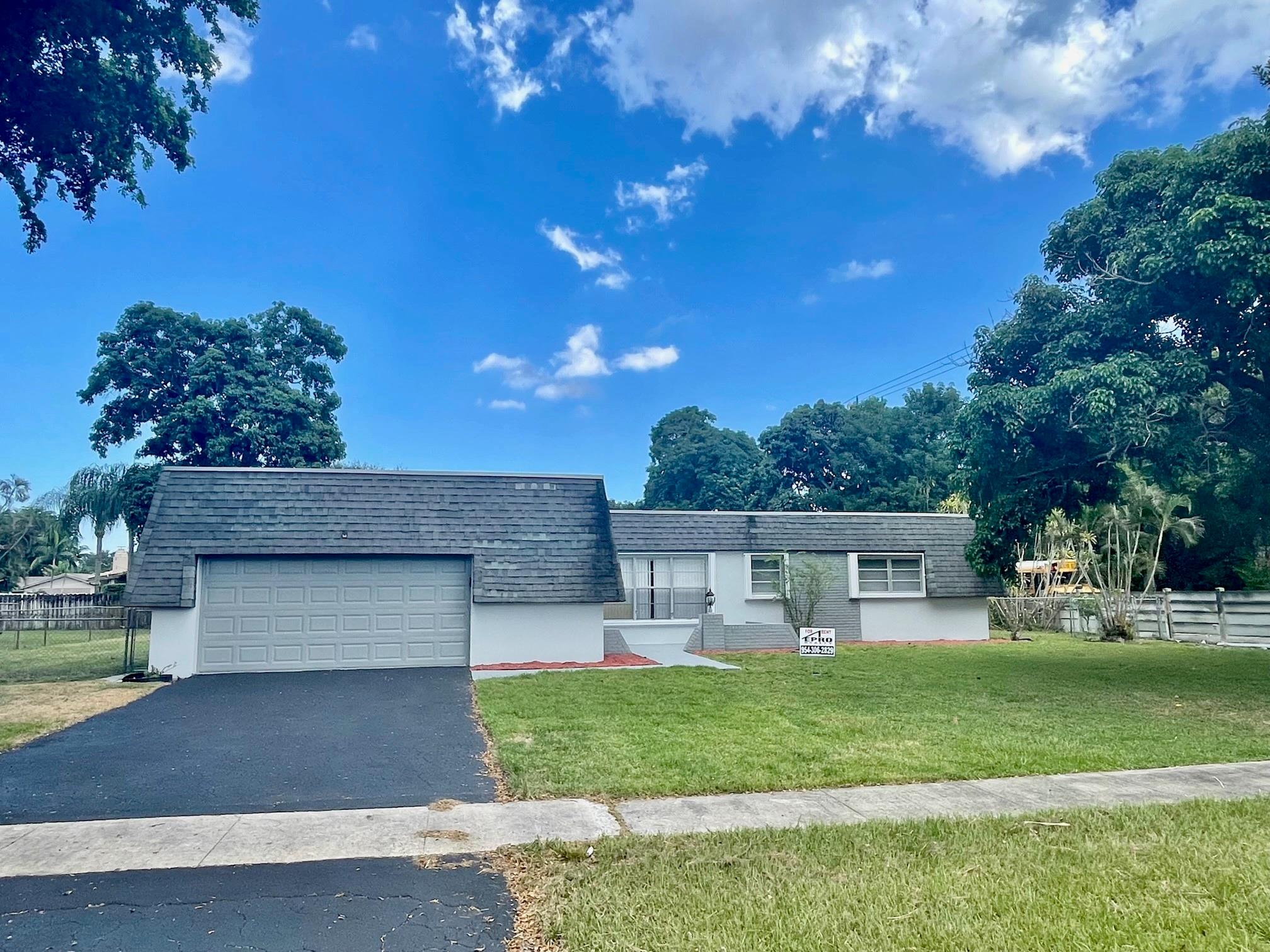 "FOR RENT": REMODELED 3 BEDROOM/2 BATHROOM/2 CAR GARAGE HOME IN A GREAT AREA OF PLANTATION. NEW KITCHEN, NEW APPLIANCES INCLUDING WASHER/DRYER, NEW BATHROOMS, FRESH PAINT, NEW TILE (NO CARPET AT ALL) AND A NEW A/C, NEWER WATER HEATER, LOTS OF LIVING AREA IN THIS HOUSE. LARGE FENCED YARD WITH 1/4 ACRE OF LAND. ROOM FOR THE KIDS TO PLAY. LIVING ROOM, DINING ROOM AND A FAMILY ROOM. LARGE PATIO. LARGE 2 CAR GARAGE. CLOSE TO SHOPPING, HIGHWAYS AND SCHOOLS. PARKS ARE 2 MINUTES AWAY. GREAT SCHOOLS - APPROVAL WITHIN 48 HOURS. - NEW ROOF BEING INSTALLED.