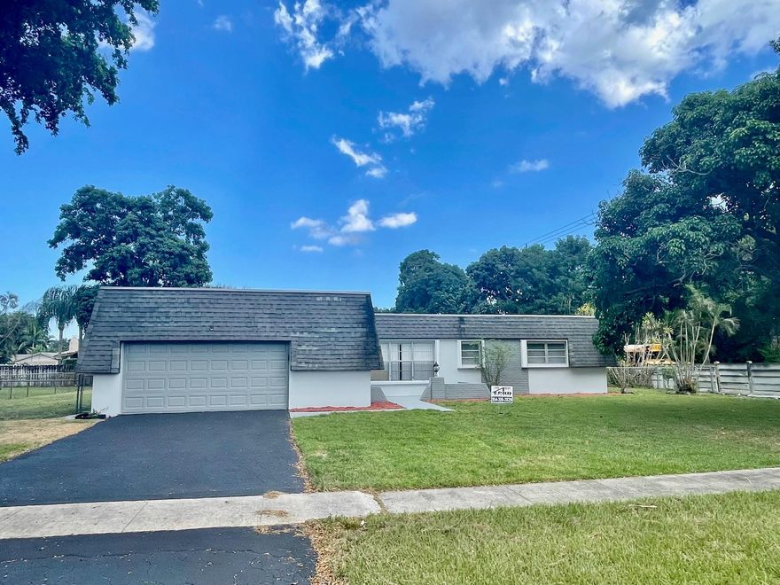 "FOR RENT": REMODELED 3 BEDROOM/2 BATHROOM/2 CAR GARAGE HOME IN A GREAT AREA OF PLANTATION. NEW KITCHEN, NEW APPLIANCES INCLUDING WASHER/DRYER, NEW BATHROOMS, FRESH PAINT, NEW TILE (NO CARPET AT ALL) AND A NEW A/C, NEWER WATER HEATER, LOTS OF LIVING AREA IN THIS HOUSE. LARGE FENCED YARD WITH 1/4 ACRE OF LAND. ROOM FOR THE KIDS TO PLAY. LIVING ROOM, DINING ROOM AND A FAMILY ROOM. LARGE PATIO. LARGE 2 CAR GARAGE. CLOSE TO SHOPPING, HIGHWAYS AND SCHOOLS. PARKS ARE 2 MINUTES AWAY. GREAT SCHOOLS - APPROVAL WITHIN 48 HOURS. - NEW ROOF BEING INSTALLED.
