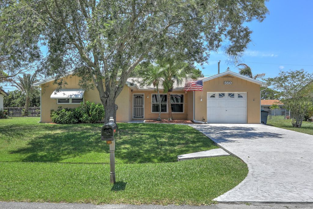 Photo of 550 SE Anchor Lane, Port Saint Lucie, FL 34983 (MLS # R10992601)
