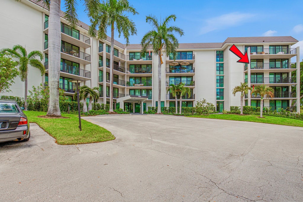 Photo of 1101 RIVER REACH Drive #410, Fort Lauderdale, FL 33315 (MLS # B26059929)