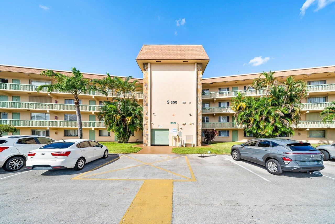 View photos, virtual tours, details... 300 Village Green Circle S 206