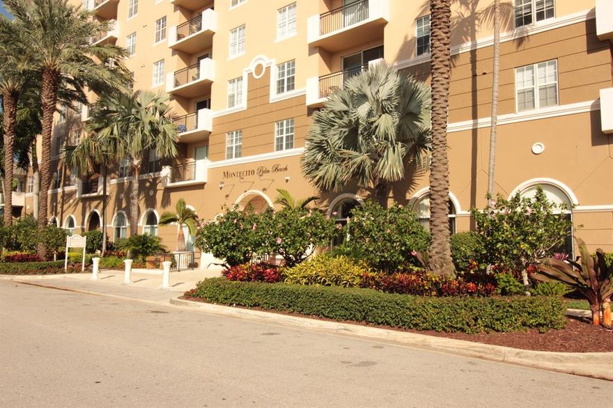 BEAUTIFUL LUXURY CONDO CONVENIENTLY LOCATED DOWNTOWN WEST PALM BEACH. MINUTES TO FINE DINNING, SHOPPING, ENTERTAINMENT AT CITYPLACE,, CLEMATIS STREET AND CLOSE TO THE HIGHWAY AND PALM BEACH AIRPORT.THIS FULL SERVICE BUILDING OFFERS CONCIERGE SERVICES, POOL, SAUNA, JACUZZI, GYM, CLUBHOUSE, CYBER-CAFE, COVERED PARKING AND MANY MORE AMENITIES. MUST SEE TO APPRECIATE!