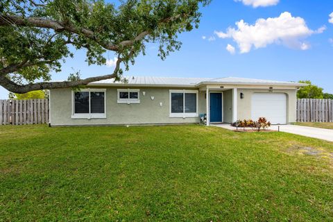 1967 SE West Dunbrooke Circle Port St Lucie FL 34952