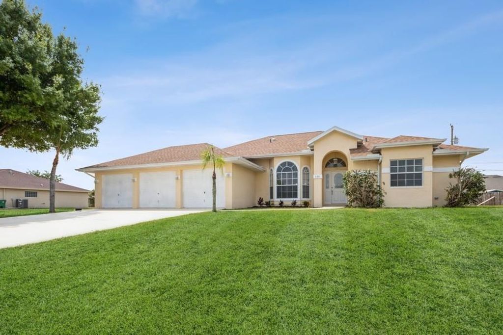 Photo of 556 SW Lakota Avenue, Port Saint Lucie, FL 34953 (MLS # R10707613)