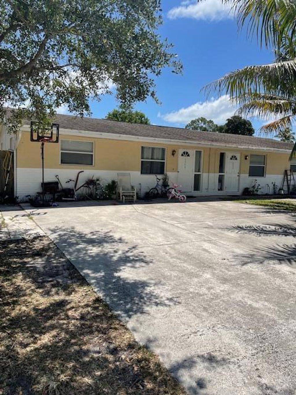Photo of 5559 SE Inez Avenue, Stuart, FL 34997 (MLS # R10983577)