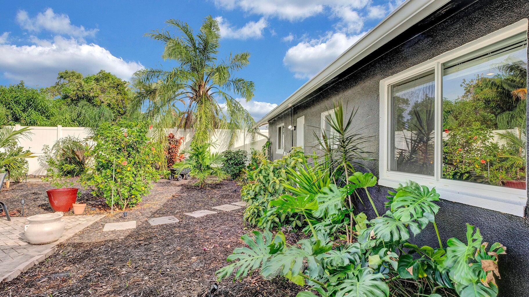 DELRAY SHORES FIRST ADD - Residential Lease