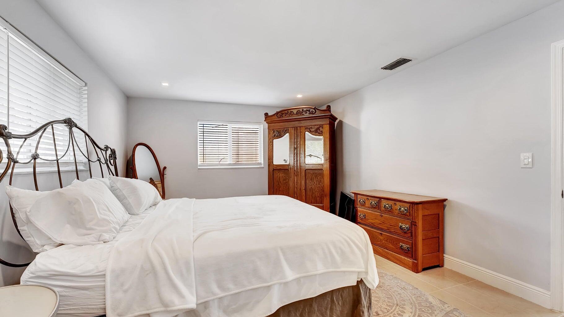 DELRAY SHORES FIRST ADD - Residential Lease