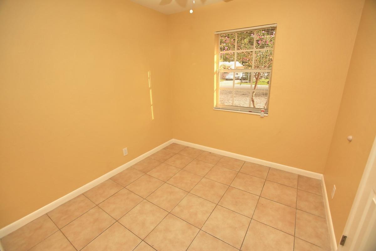 LAUDERDALE MANORS AMD PLAT - Residential Lease