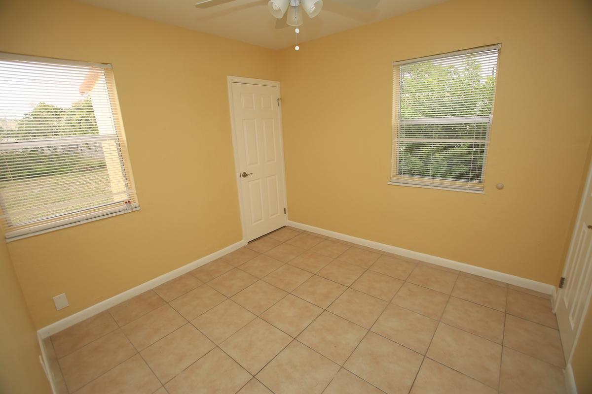 LAUDERDALE MANORS AMD PLAT - Residential Lease