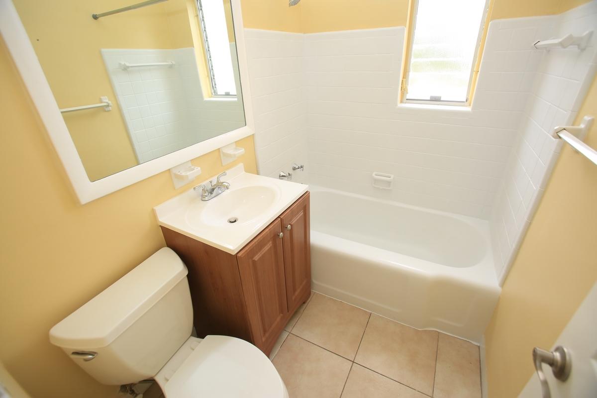 LAUDERDALE MANORS AMD PLAT - Residential Lease