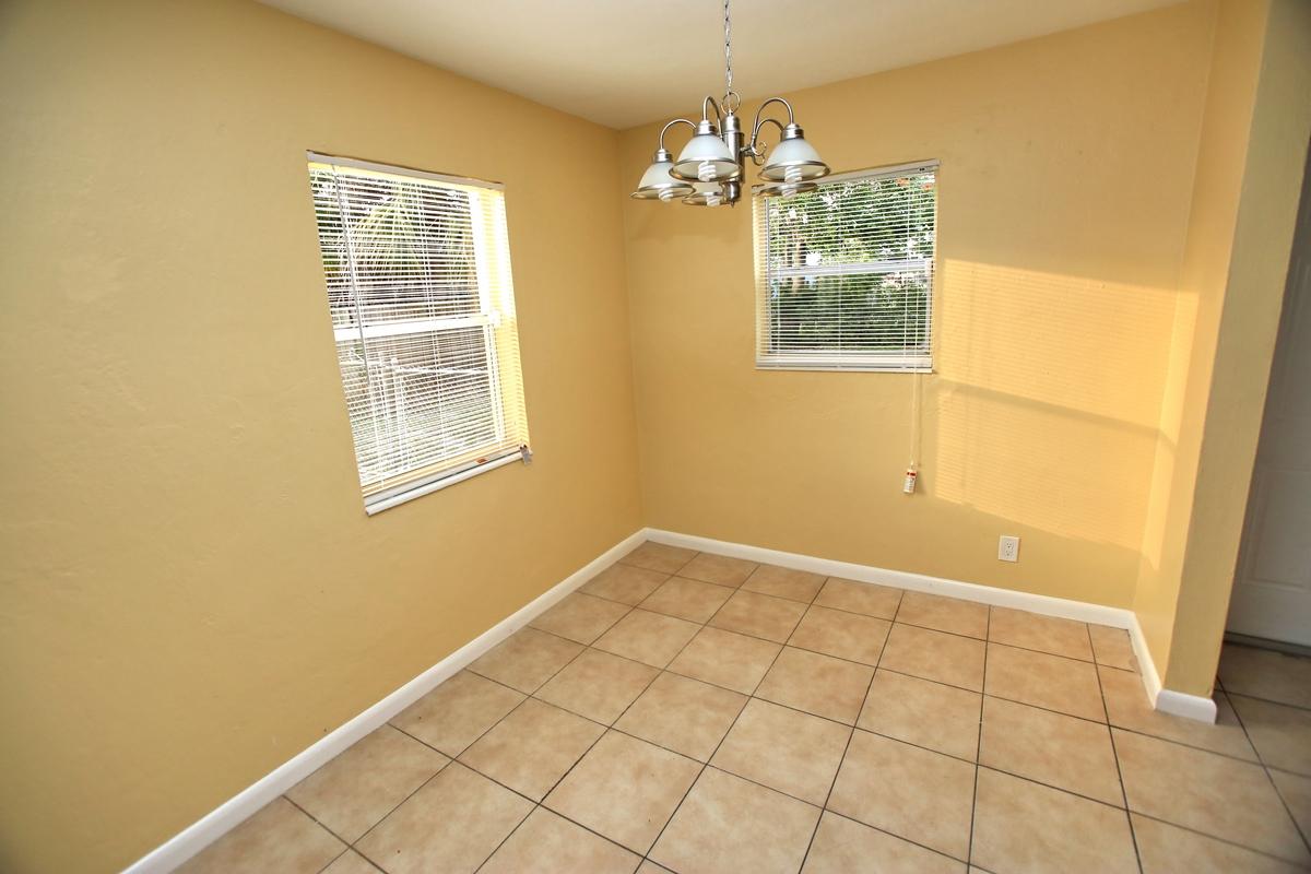 LAUDERDALE MANORS AMD PLAT - Residential Lease