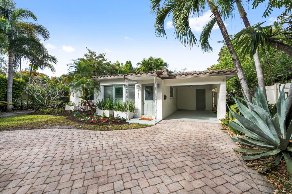 Photo of 1815 N Victoria Park Road, Fort Lauderdale, FL 33305 (MLS # F10552245)
