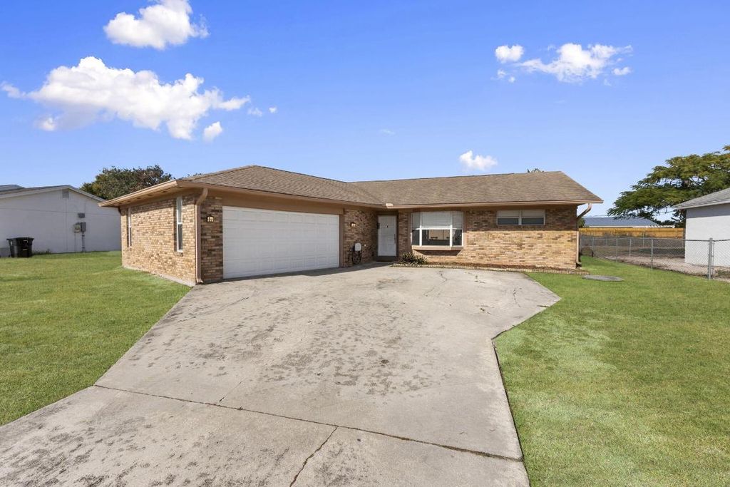 Photo of 449 SE Oakridge Drive, Port Saint Lucie, FL 34984 (MLS # R11154130)