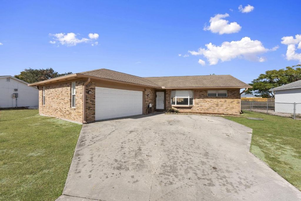 Photo of 449 SE Oakridge Drive, Port Saint Lucie, FL 34984 (MLS # R11154130)