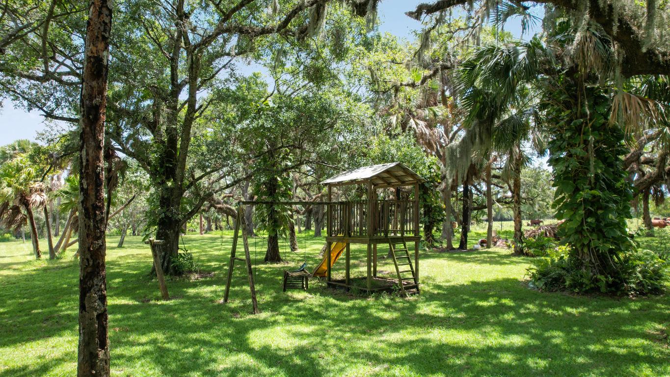 METES AND BOUNDS - Land