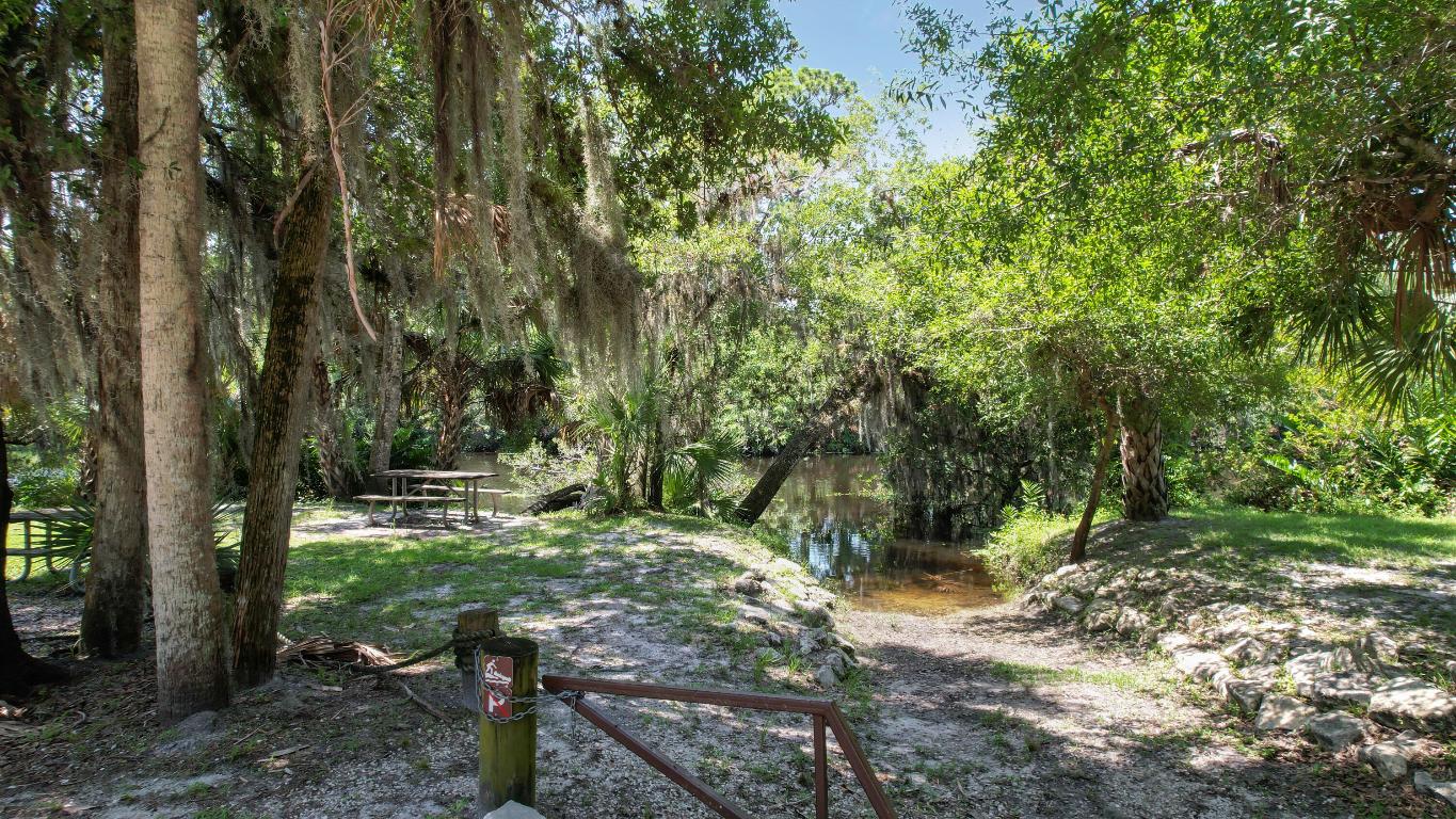 METES AND BOUNDS - Land