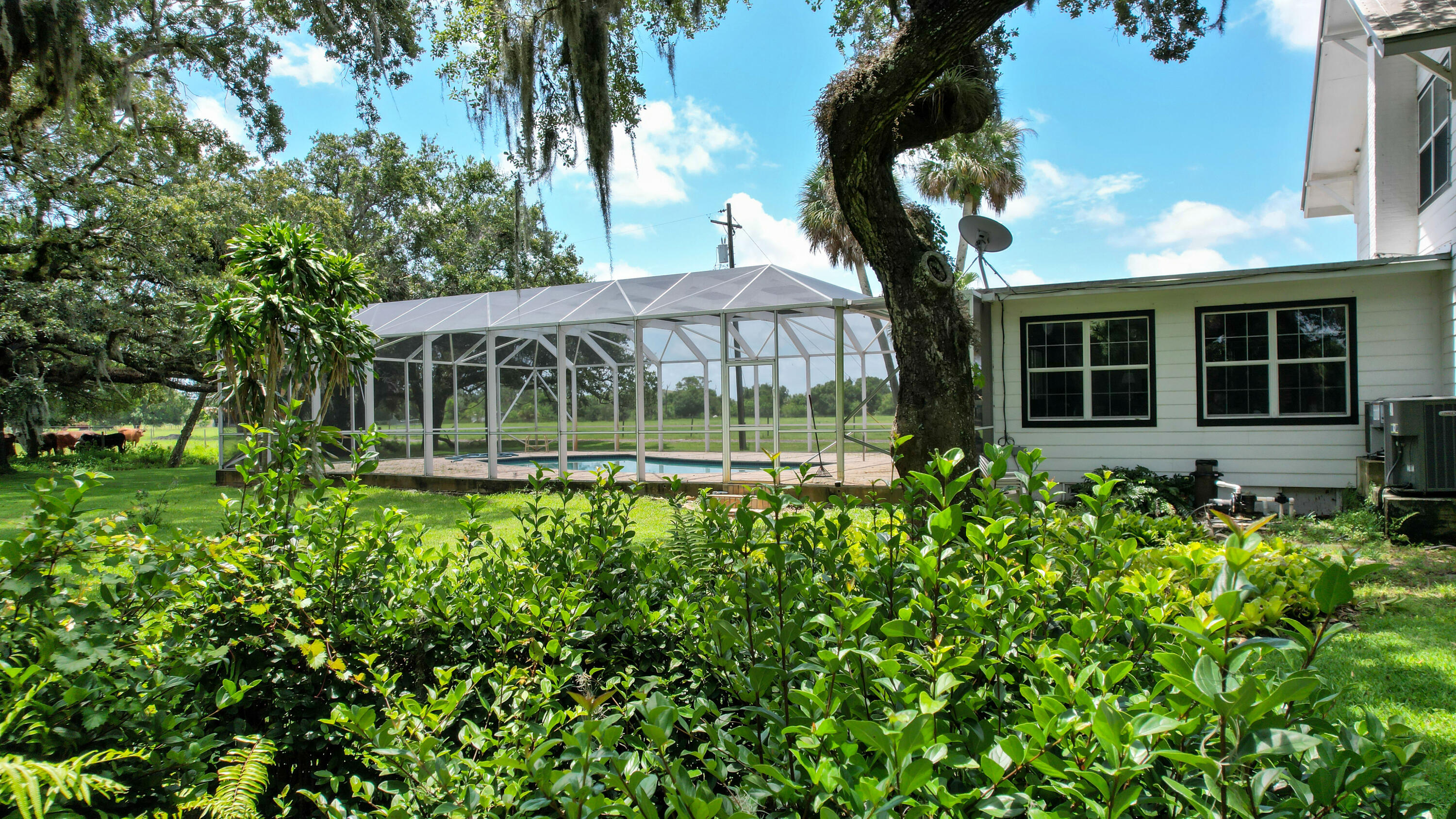 METES AND BOUNDS - Land