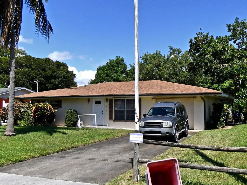 Photo of 116 Wisteria Avenue, Fort Pierce, FL 34982 (MLS # R10978702)