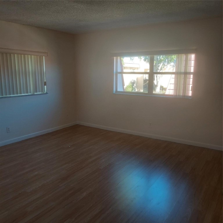 ROYAL OAKS TOWNHOUSE 12 - Residential