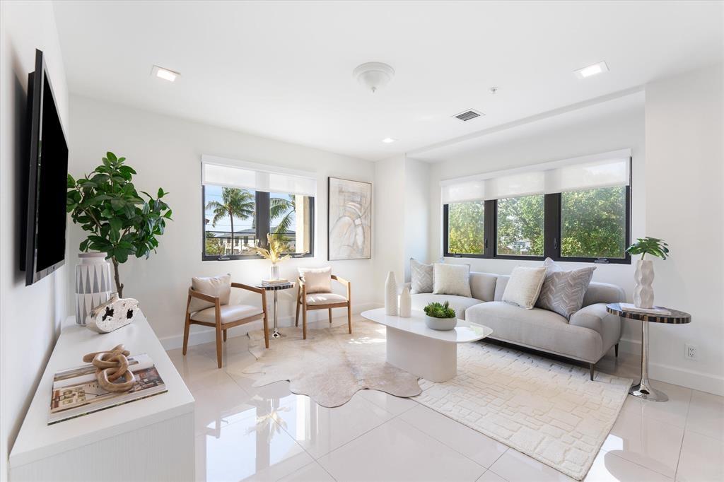 448 NW 41st St