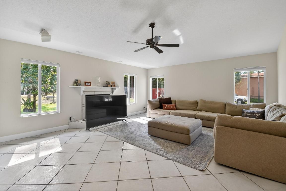 LOXAHATCHEE ACERAGE - Residential Lease