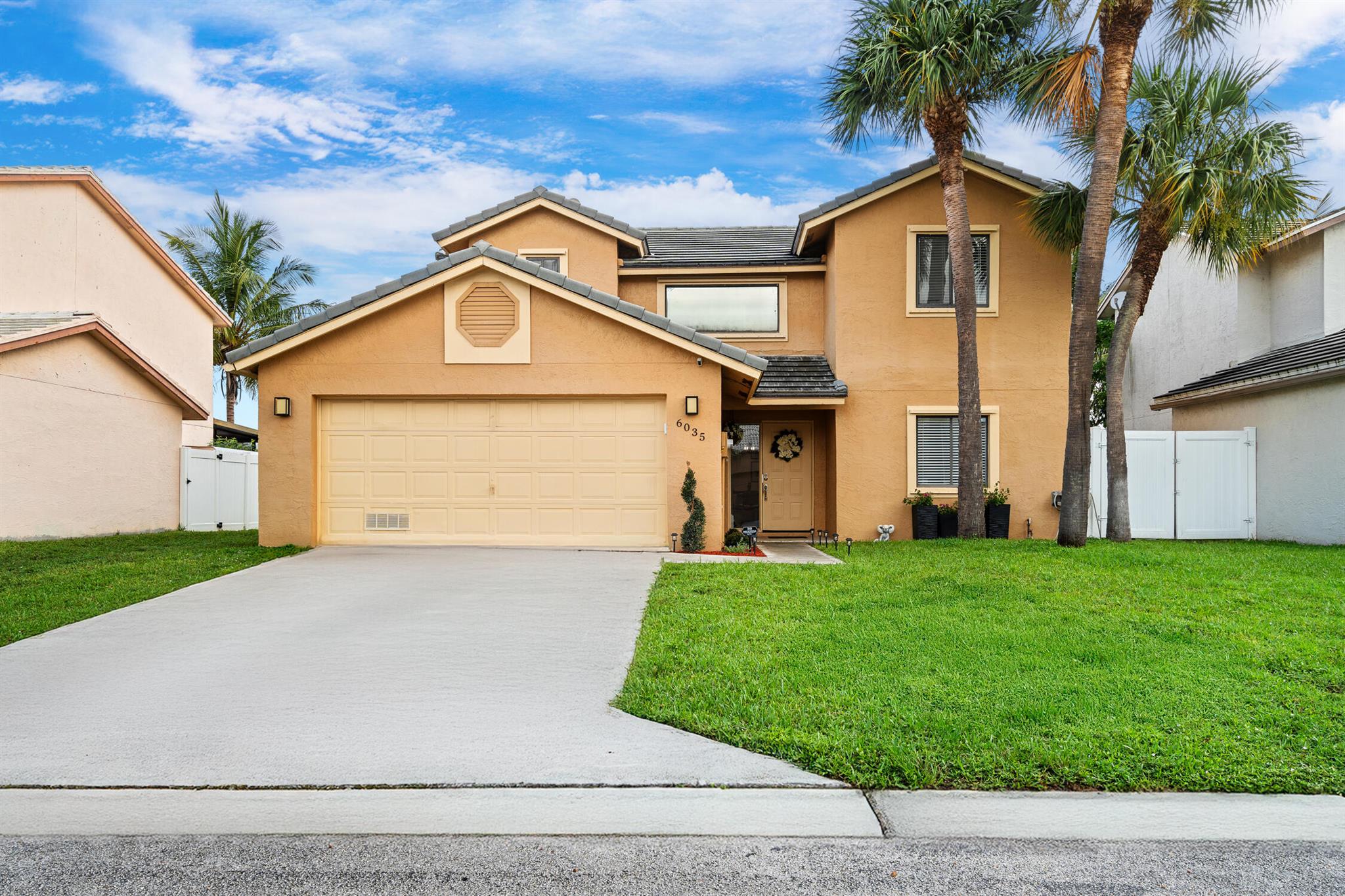 6035 Strawberry Lakes Circle, Lake Worth, FL, 33463/$515,000 4 6035 Strawberry Lakes Circle