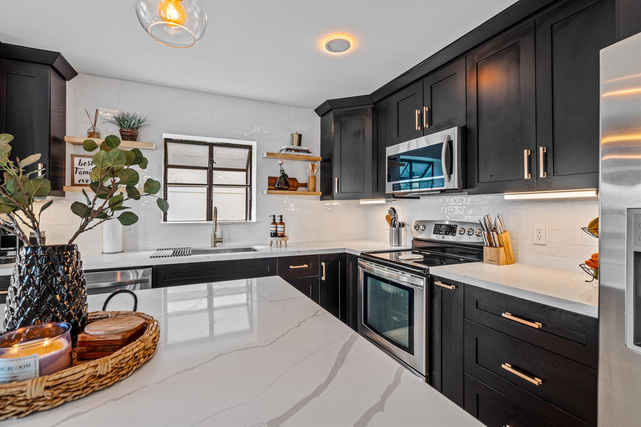 6035 Strawberry Lakes Circle, Lake Worth, FL, 33463/$515,000 1 6035 Strawberry Lakes Circle
