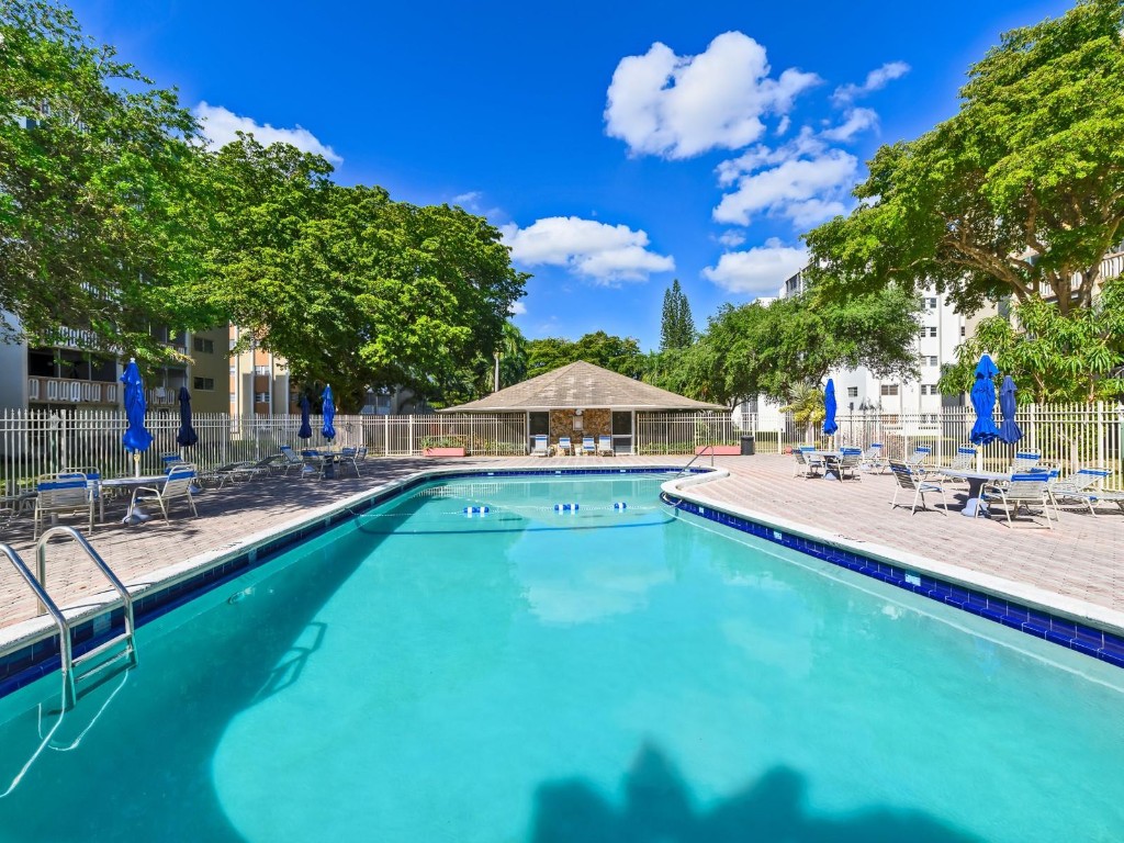 MEADOWBROOK - Residential