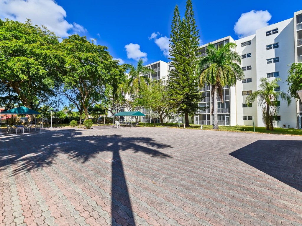 MEADOWBROOK - Residential