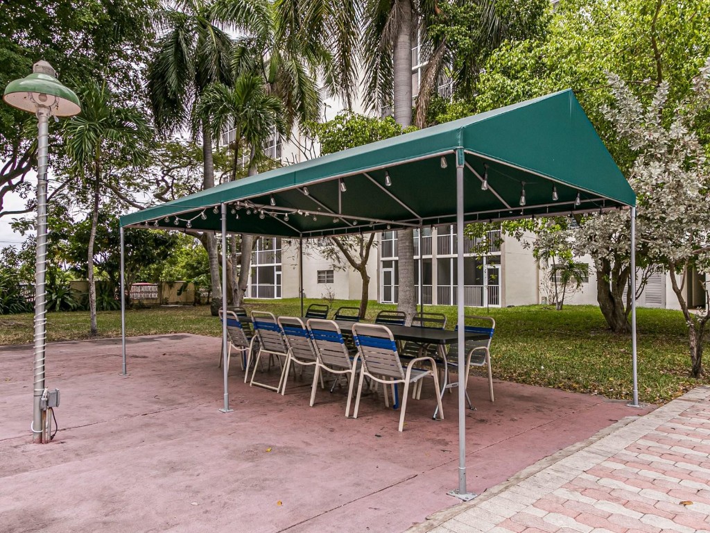 MEADOWBROOK - Residential