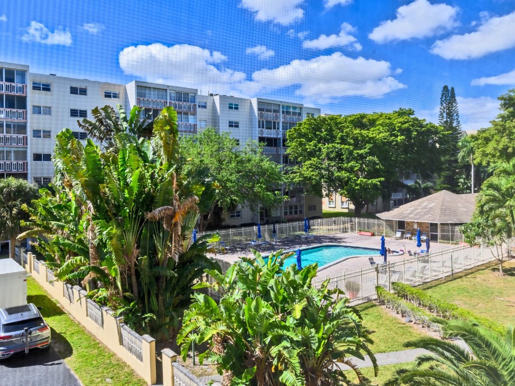 MEADOWBROOK - Residential