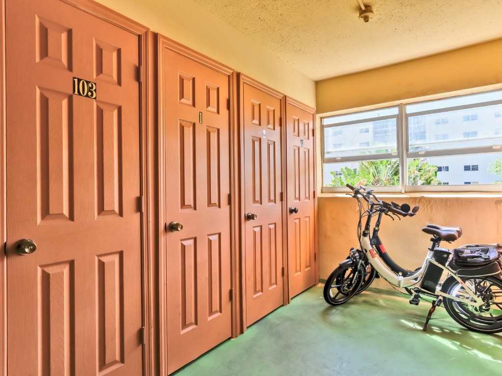 MEADOWBROOK - Residential