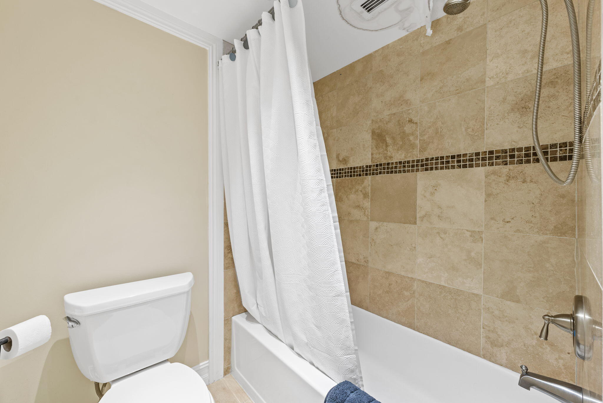 FALLS OF INVERRARY - Residential