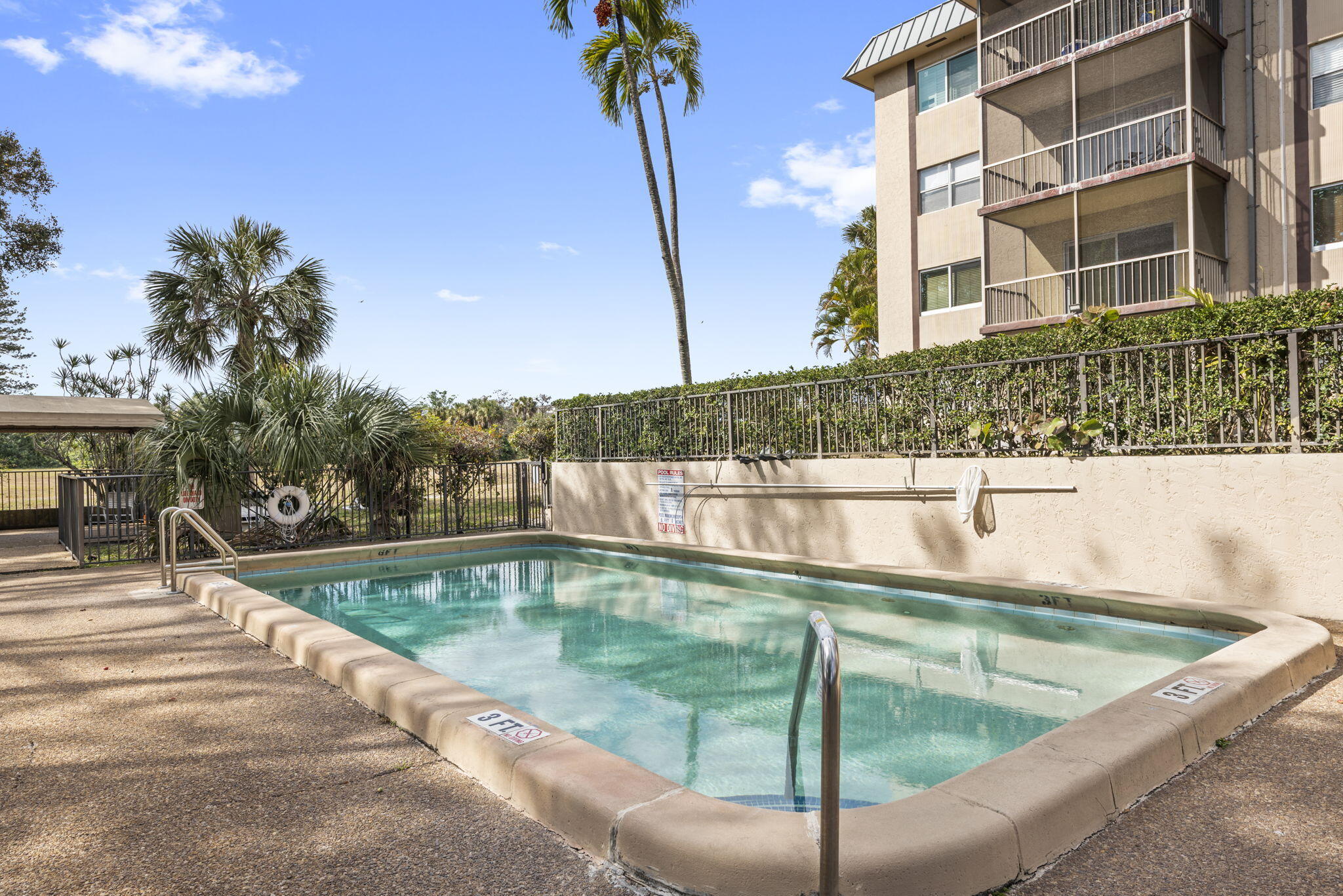 FALLS OF INVERRARY - Residential